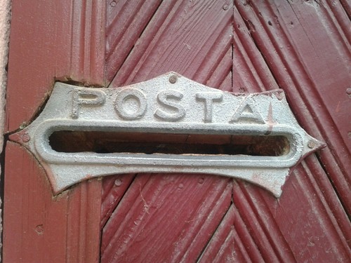 A Posta tagadja, hogy központi utasításra nem dobják be a levelet a ládába a postások