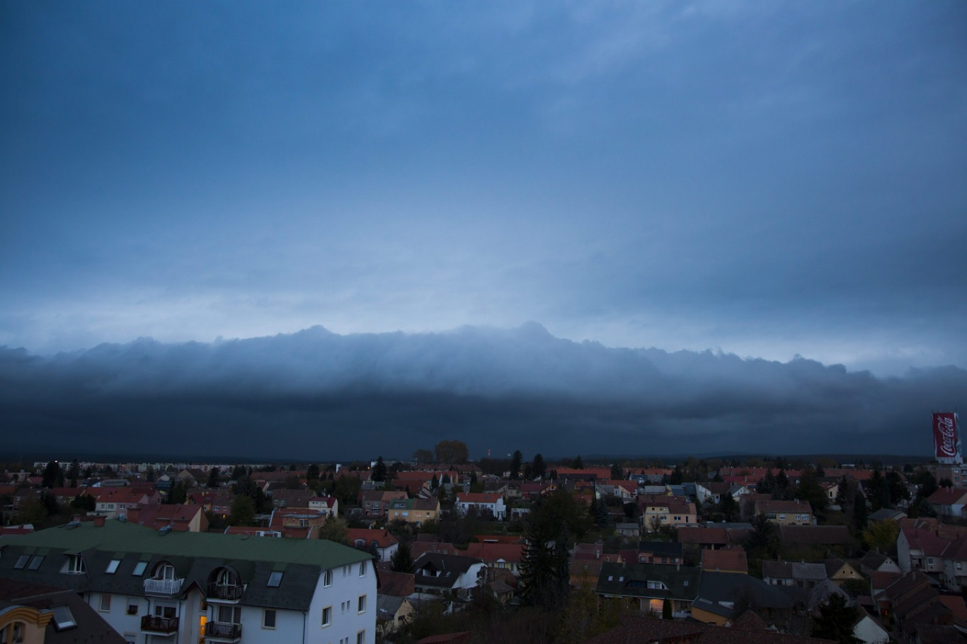Hétfőn strandidő lesz, kedden újra be lehet kapcsolni a fűtést