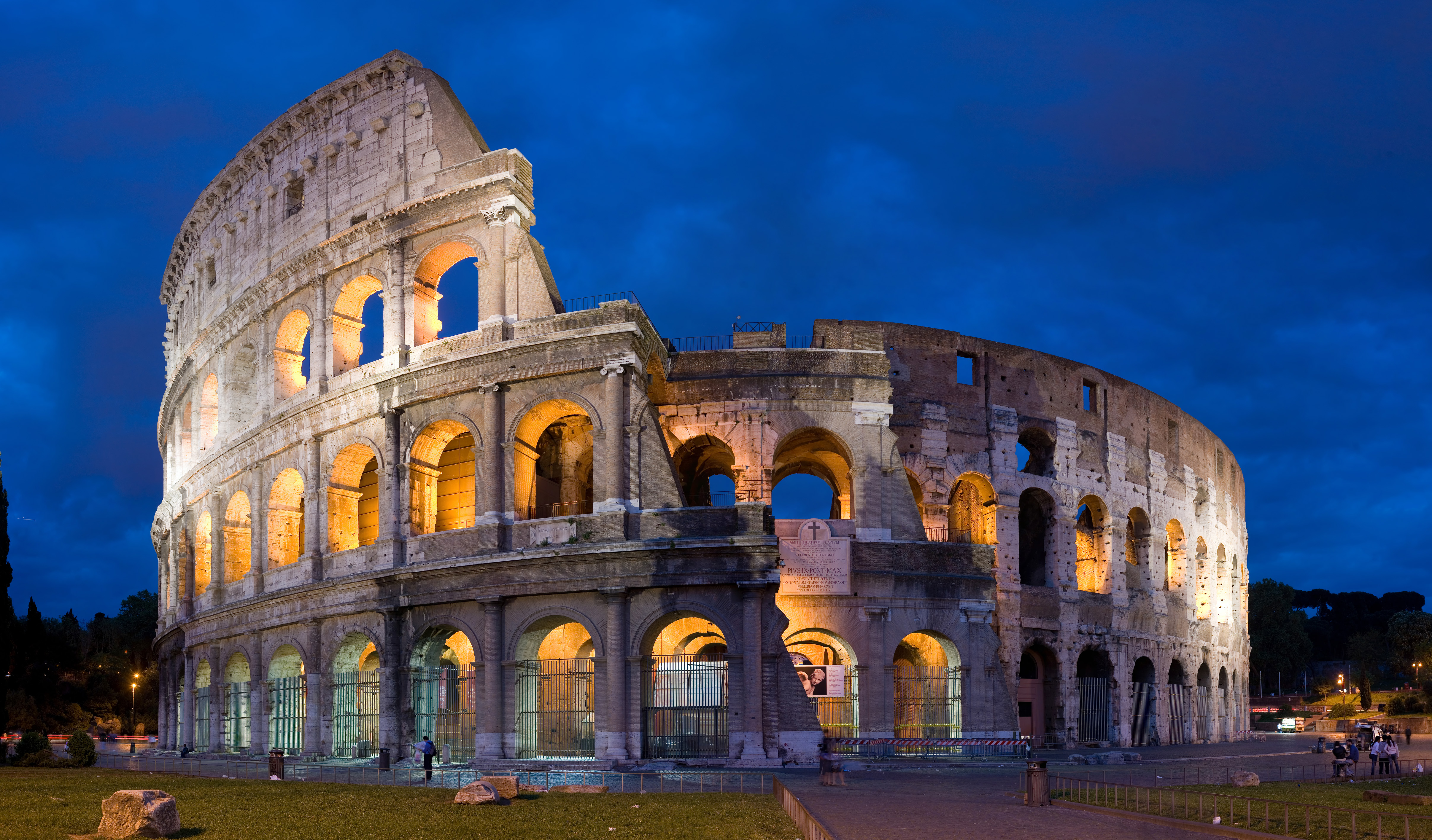 Eltűnnek a szuvenírárusok Róma legfontosabb látványosságai mellől
