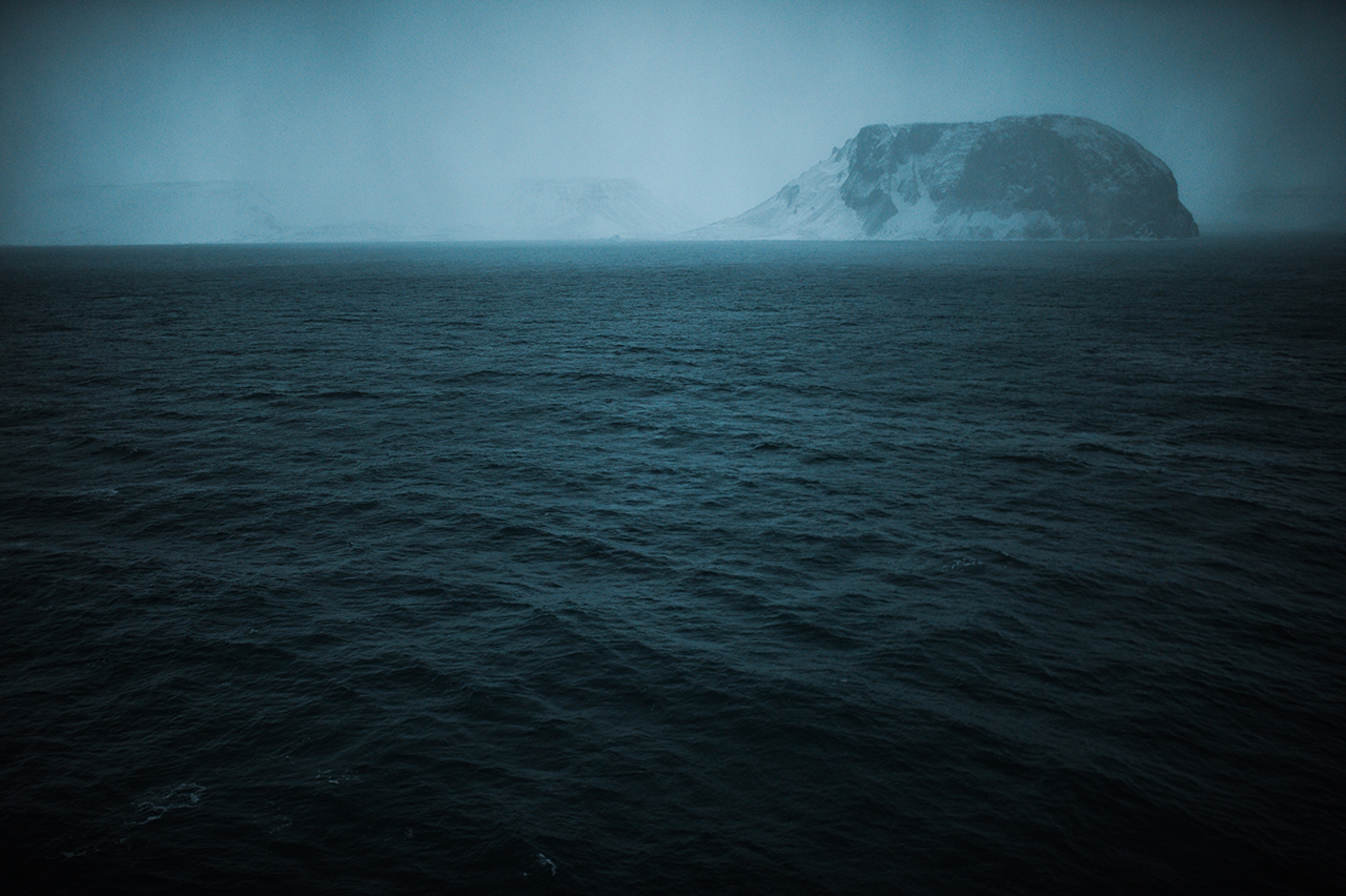 Северный океан видео. Ледовитый океан. Северный океан. Ледовитый океан ночью. Пугающий океан.