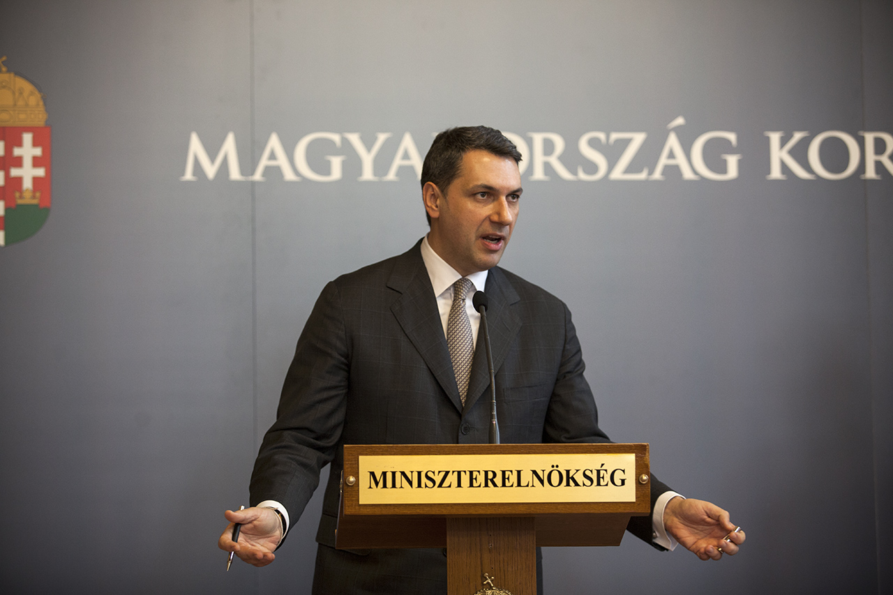 Lázár szerint a kapcsolatuk Orbánnal nem baráti