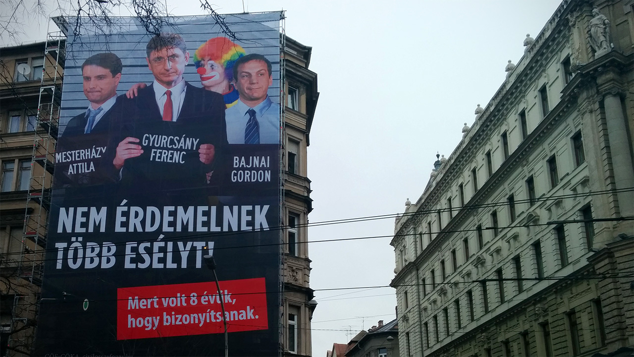 A Fidesz pártalapítványa által támogatott CÖF plakátkampánya 2014 januárjában