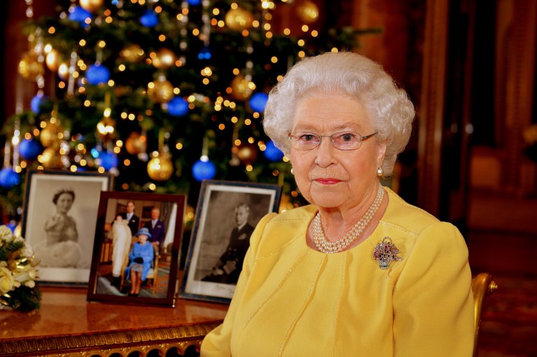 2 órával tovább tarthatnak nyitva az angliai és wales-i kocsmák a királynő 90. születésnapján