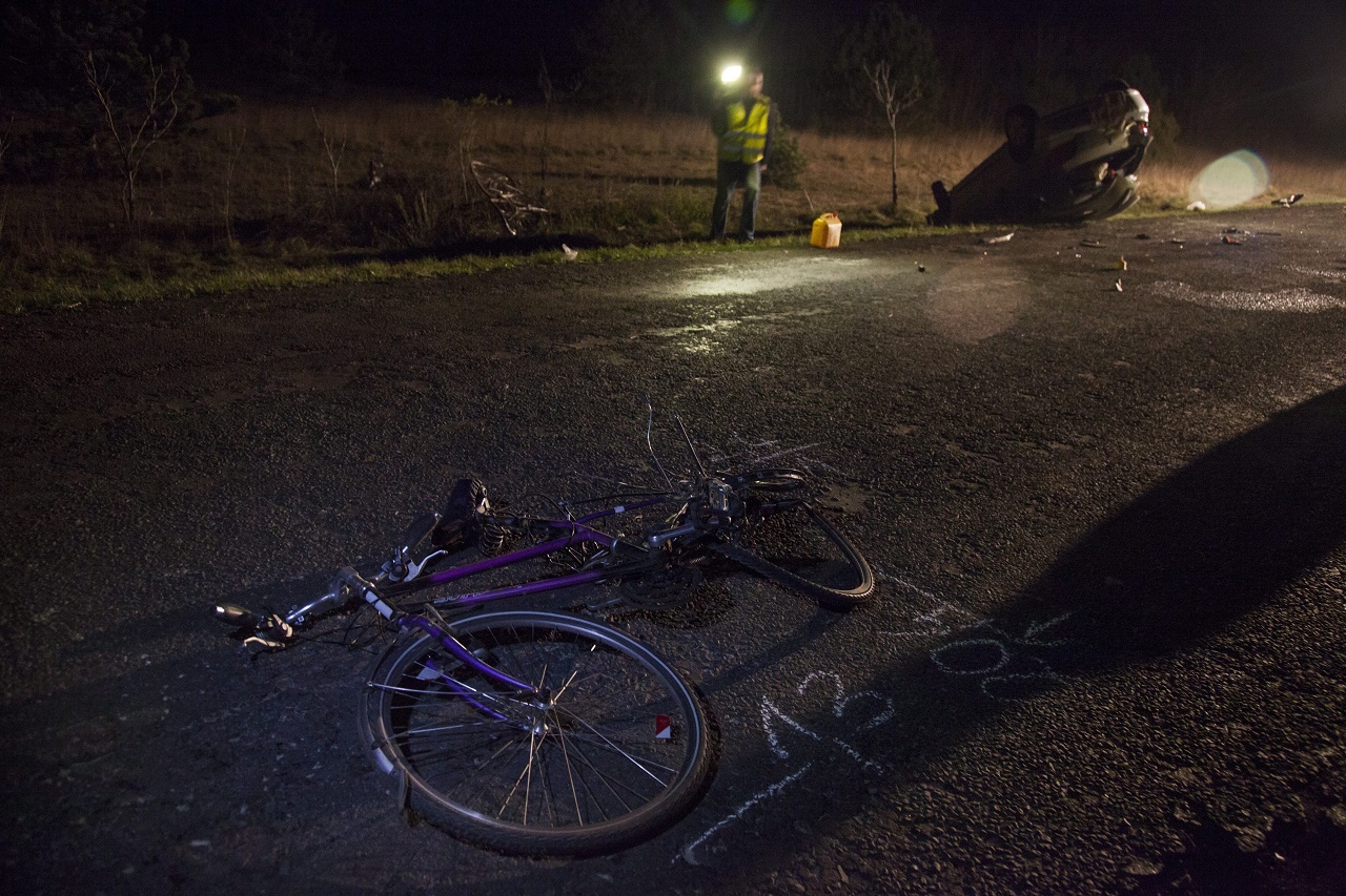 Négy kerékpárost gázolt el egy autós Vámosszabadinál
