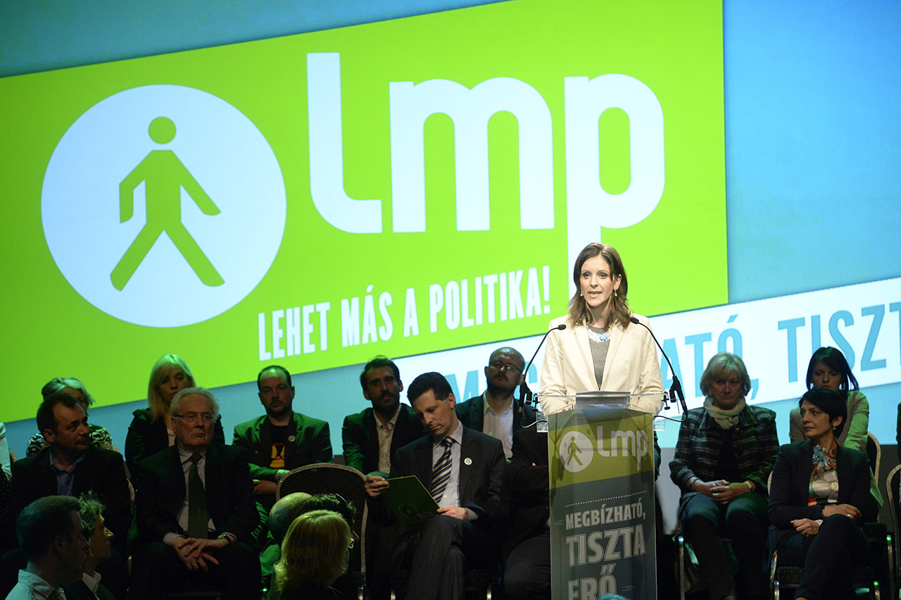 Szél Bernadett, az LMP társelnöke beszél a párt kampányzáró rendezvényén Budapesten, a Millenáris Teátrumban 2014. április 4-én.