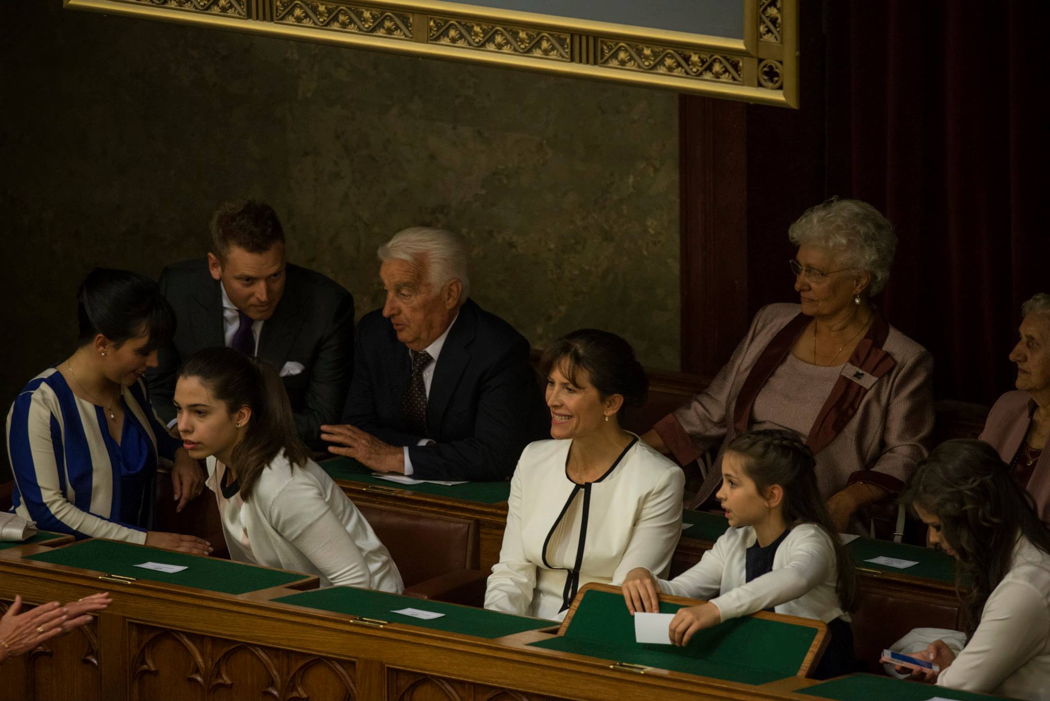 Az Orbán család a parlamentben (Orbán Viktor Facebook)