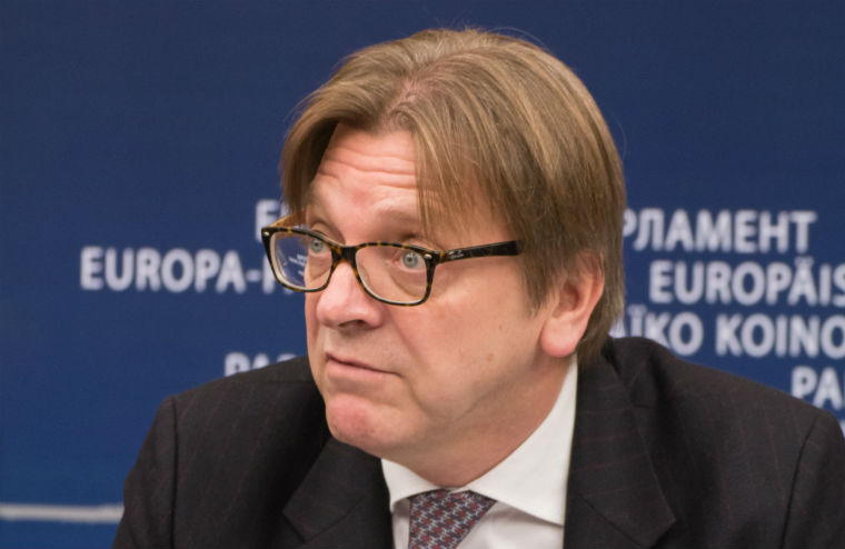 Guy Verhofstadt szerint az EU nem finanszírozhatja tovább az illiberalizmust