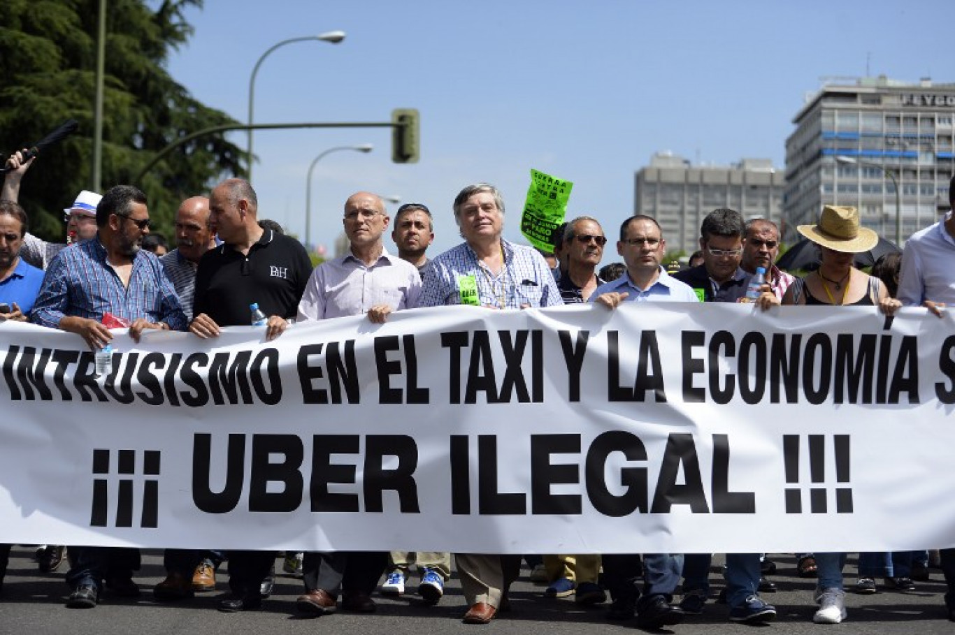 Az Uber 64 milliárd forintnyi dollárt fizet ki peren kívül az ausztrál taxisofőröknek