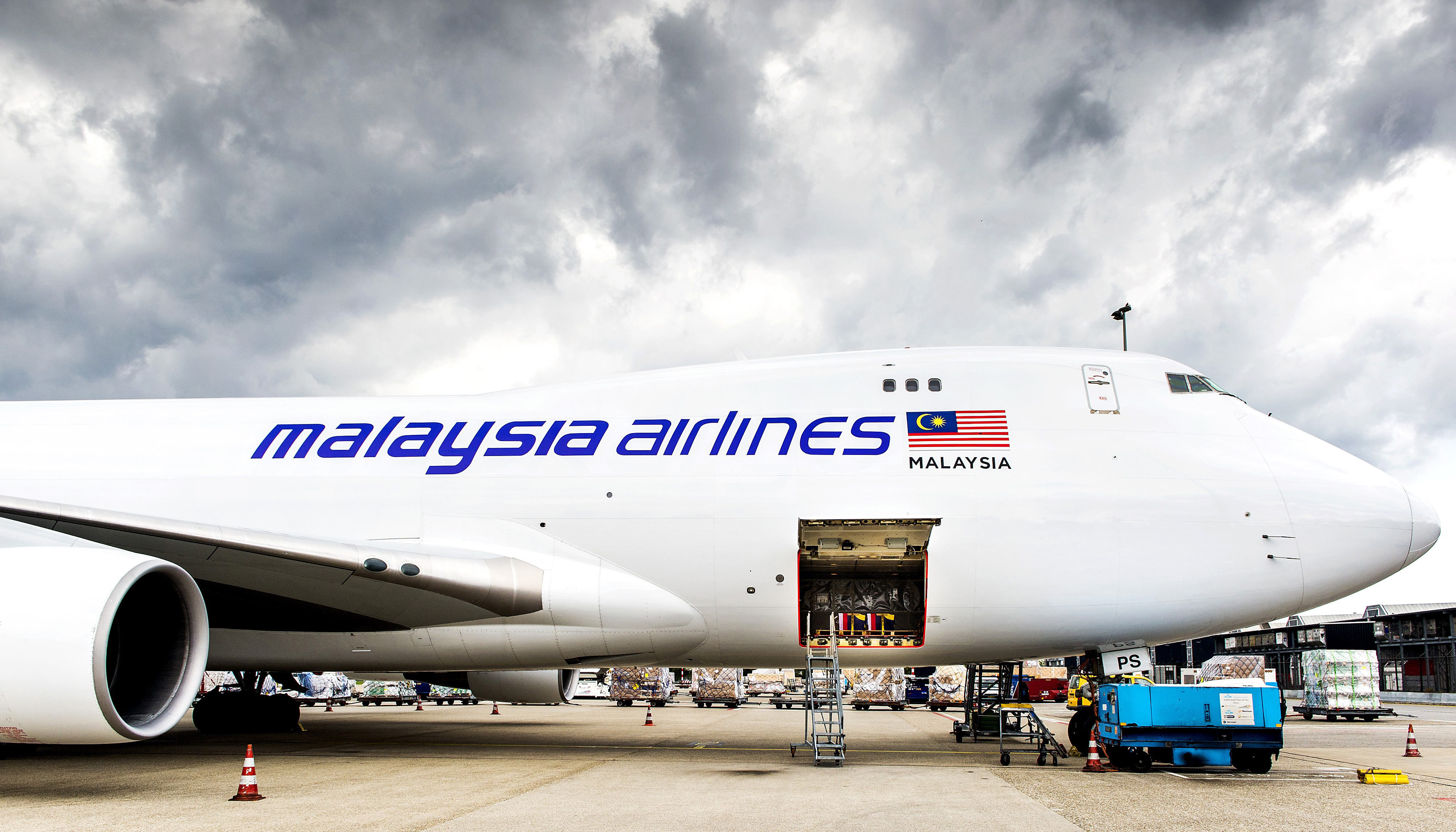 Utasok gyűrték le a bombával fenyegetőző férfit a Malaysia Airlines gépén