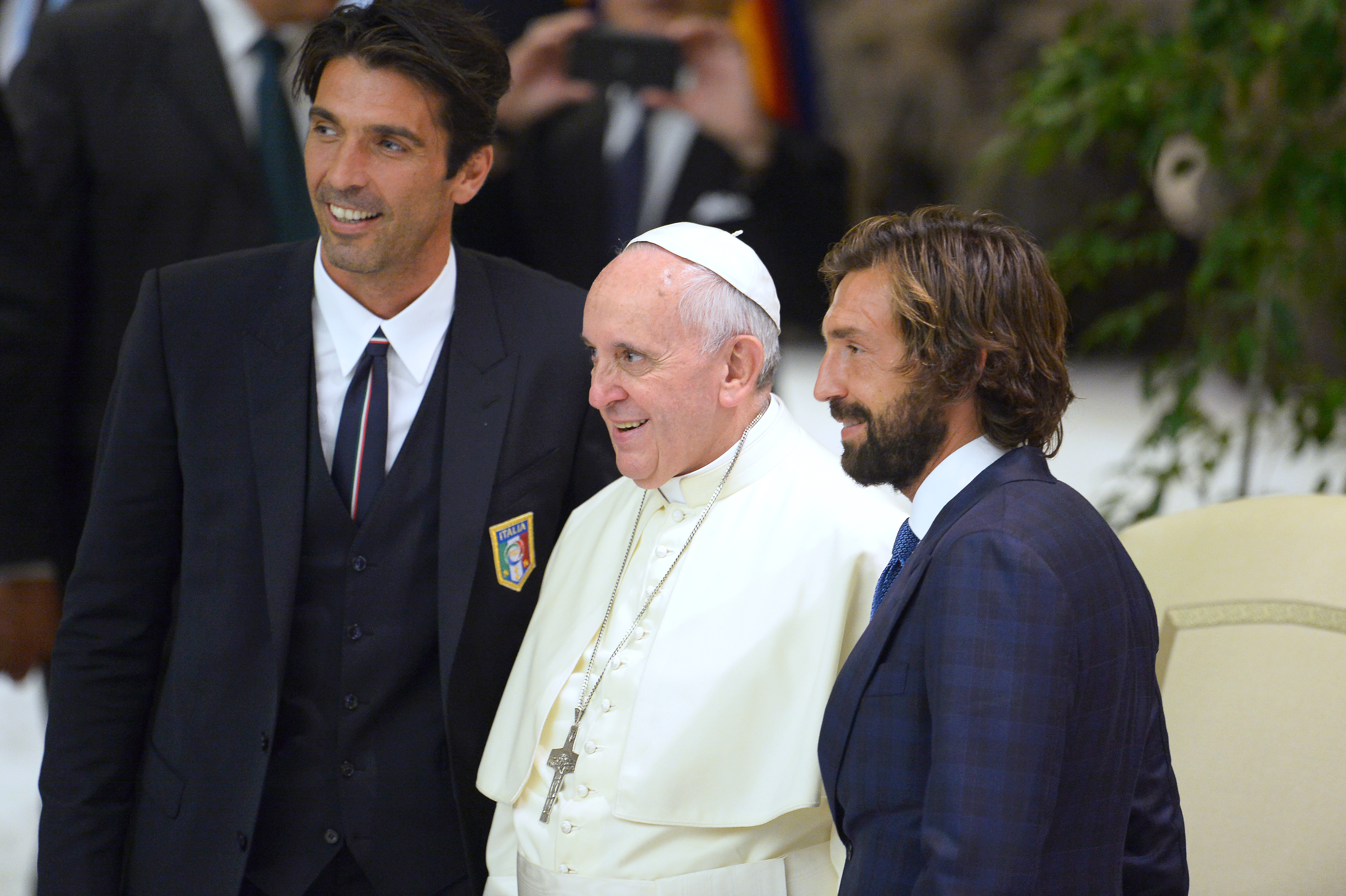 Buffon, a pápa és Pirlo (AFP)