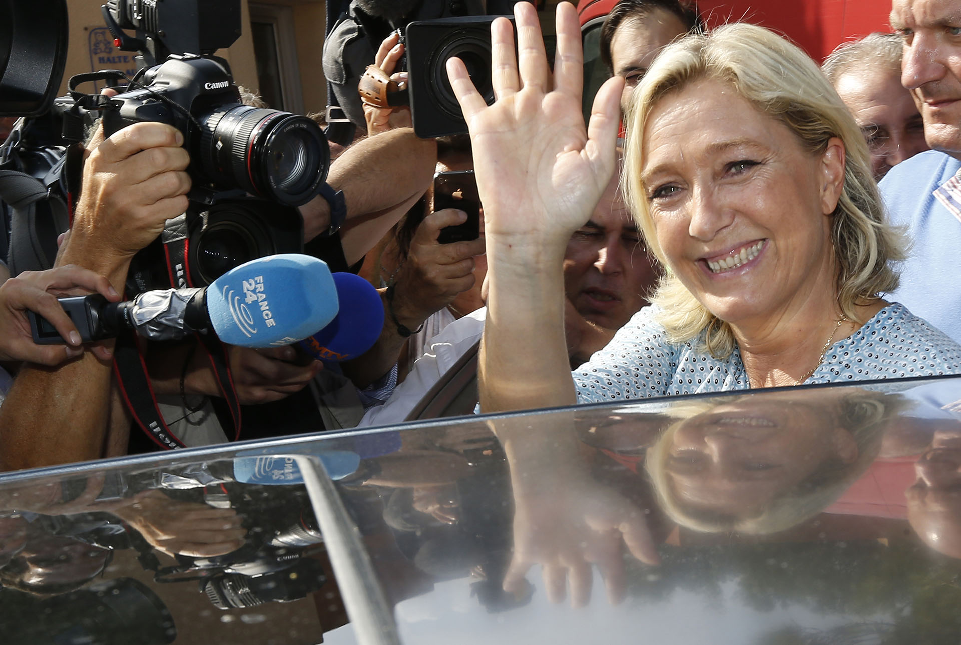 Marine Le Pen 6 millió eurót kér kölcsön az apjától kampányra