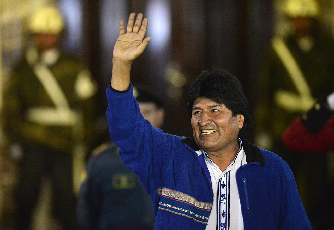 Lemondott Evo Morales, Bolívia vitatott körülmények között megválasztott elnöke