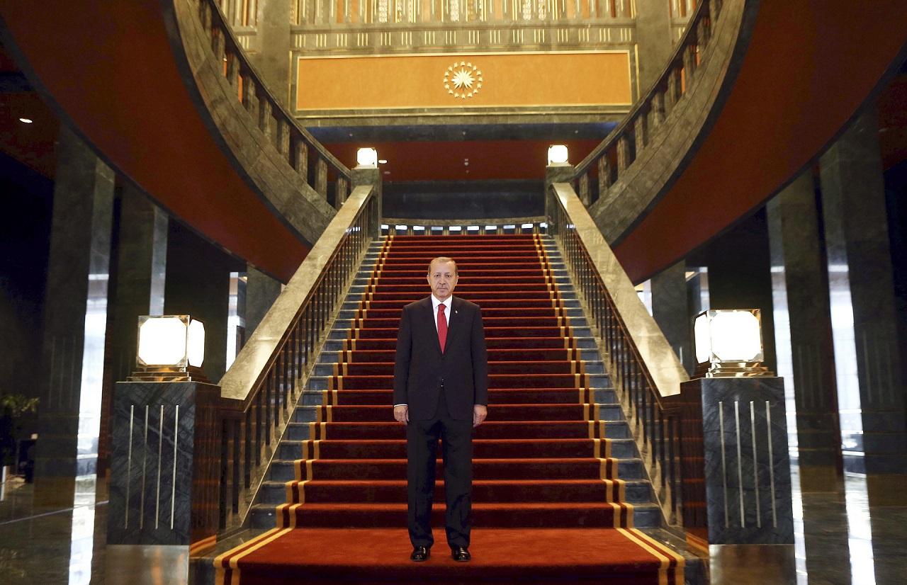 Szabadesésben van a török líra, Erdogan rögtön forexterrorizmusról beszél