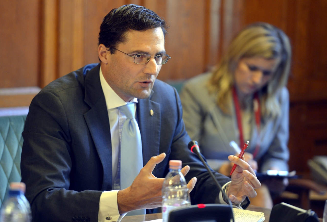 Gyöngyösi Márton, a külügyi bizottság akkori jobbikos alelnöke az Országgyűlés külügyi bizottságának ülésén 2014. október 27-én.