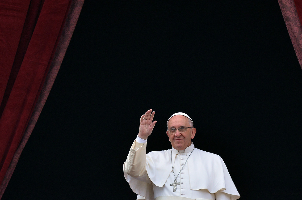 Ilyen se nagyon volt még: a fogamzásgátlást javasolja a pápa