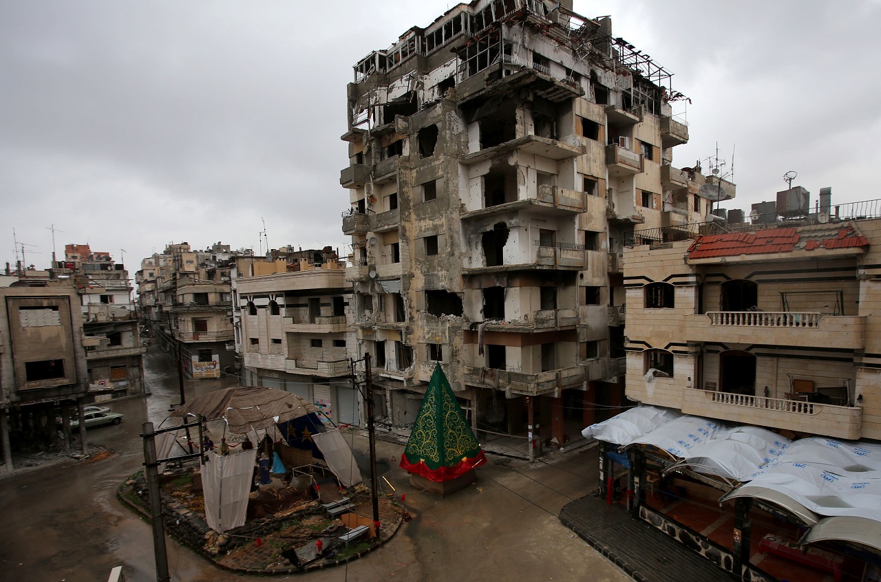 Két pokolgép robbant a szíriai Homszban, 32-en meghaltak