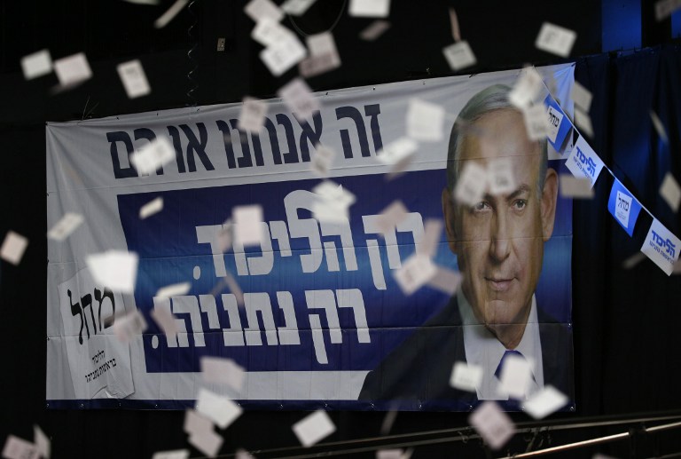 Netanjahu korrupciós ügyeiről ad át bizonyítékokat a volt bizalmasa