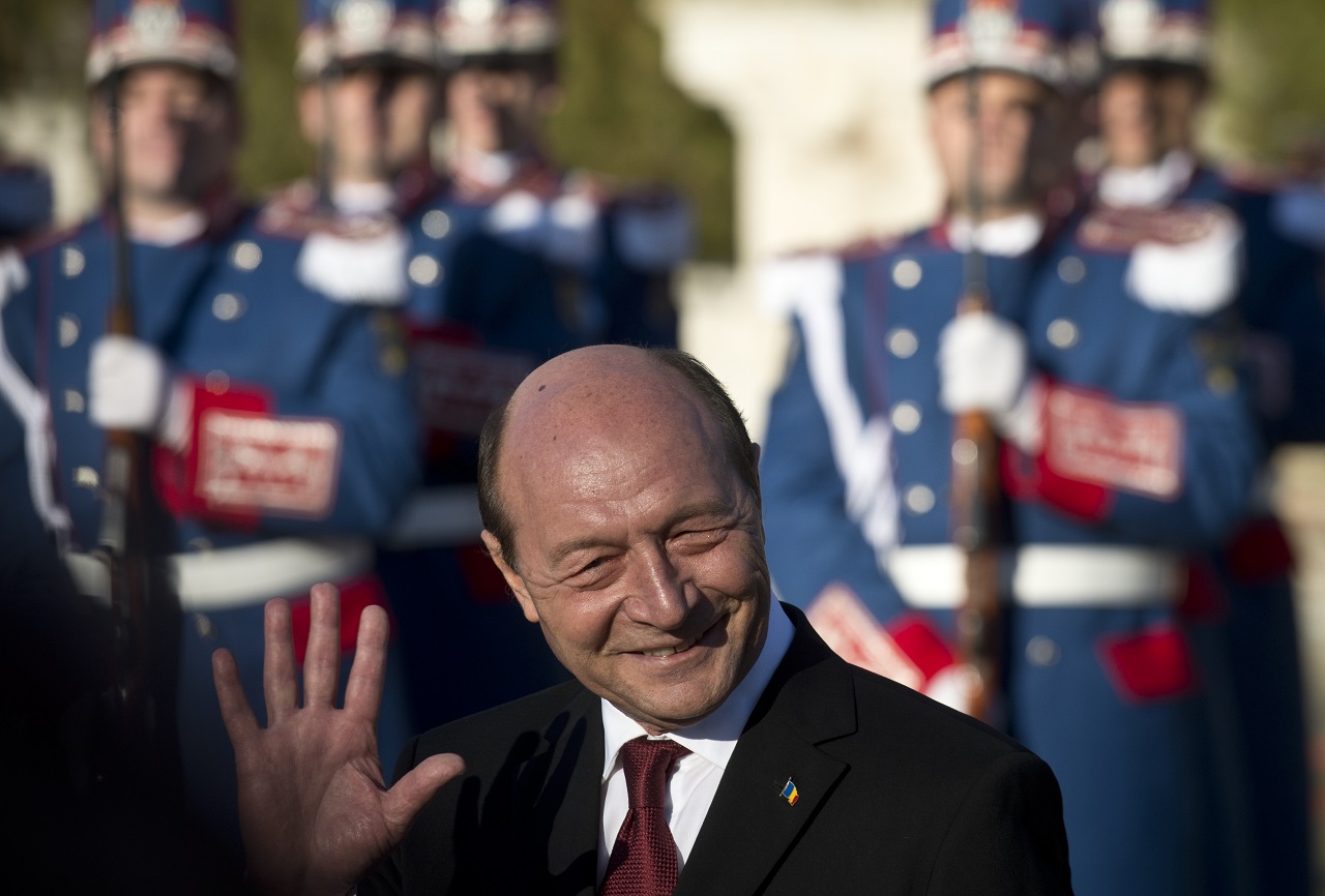 Basescu leköszön az elnüki posztról 2014 december 21-én.
