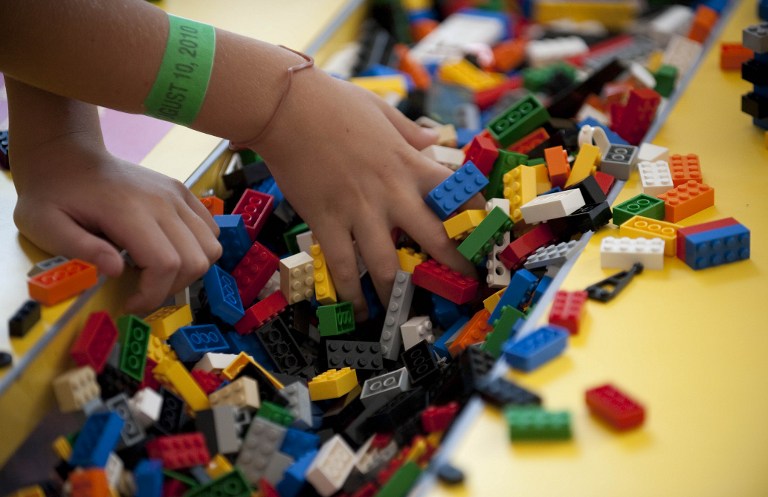 Dobta a Lego az ötletet, hogy újrahasznosított műanyagpalackokból gyártsák az építőkockákat