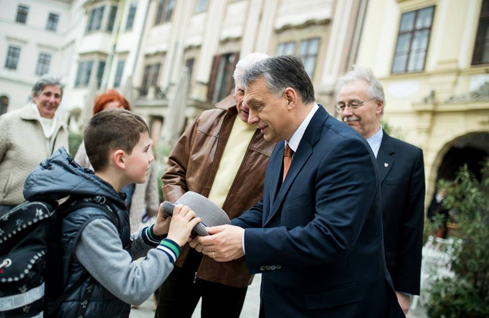 Valahogy az egészségügy nem annyira fontos, amikor Orbán a városok között szórja szét a pénzt