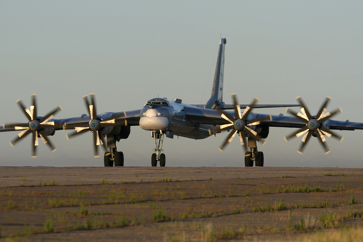 Amerikai, norvég és brit repülők fogtak el orosz gépeket Észak-Európa fölött