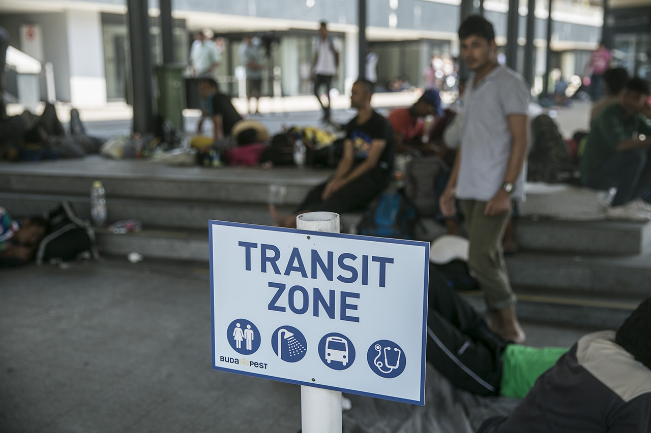 Hat, azaz 6 migránst fogtak el Budapesten