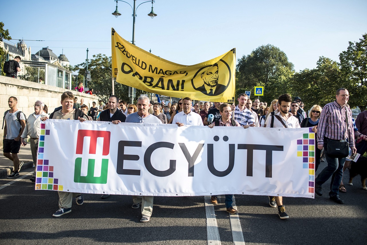 Az Együtt tüntetést hirdetett vasárnapra a kopaszos akció és a kvótanépszavazás miatt