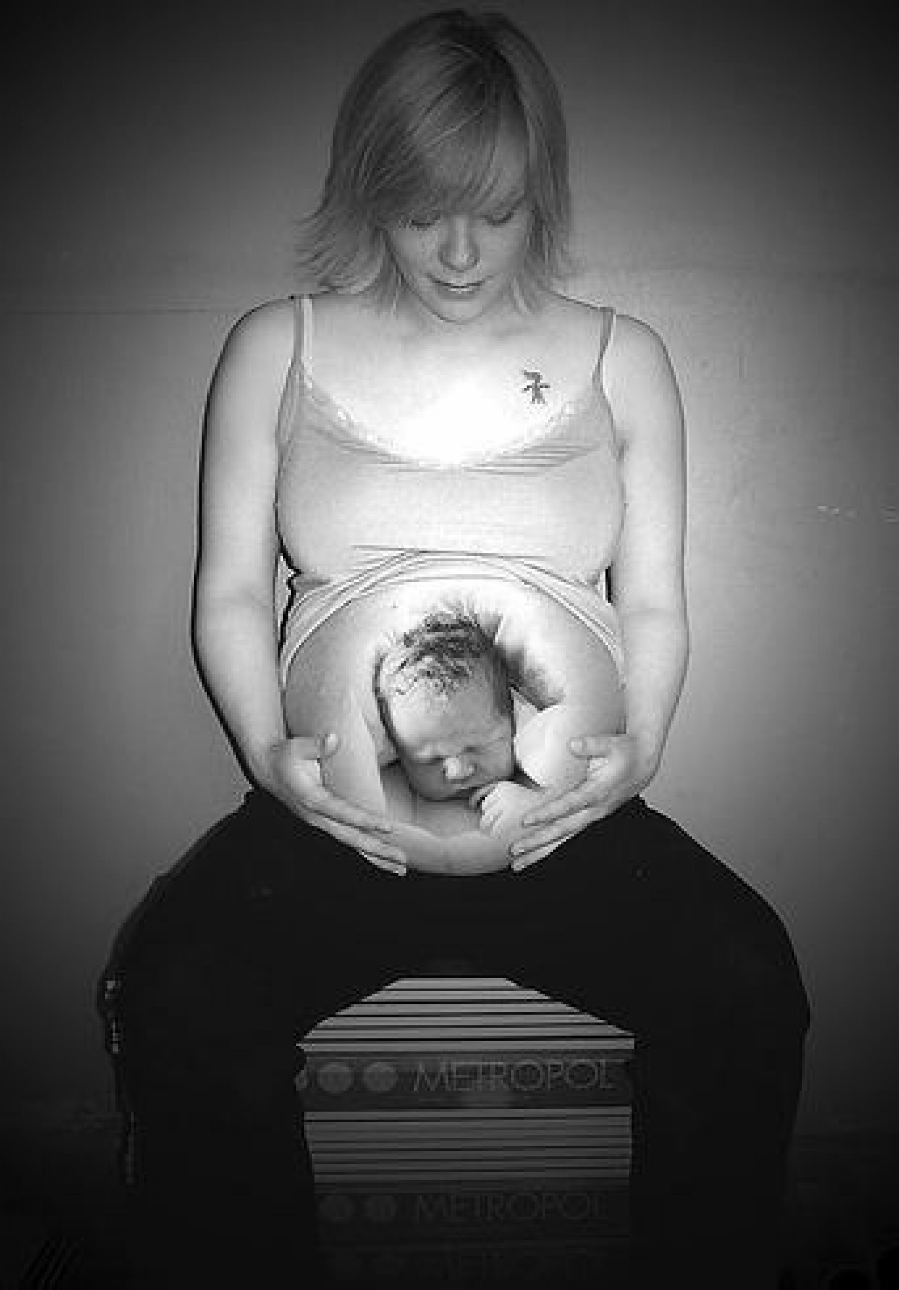 Беременные ужасны. Фотосессия беременности. Необычные фотосессии беременных. Необычная фотосессия беременной. Смешная фотосессия беременной.