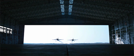 Ilyen még nem volt: két gép egyszerre repült át egy hangáron