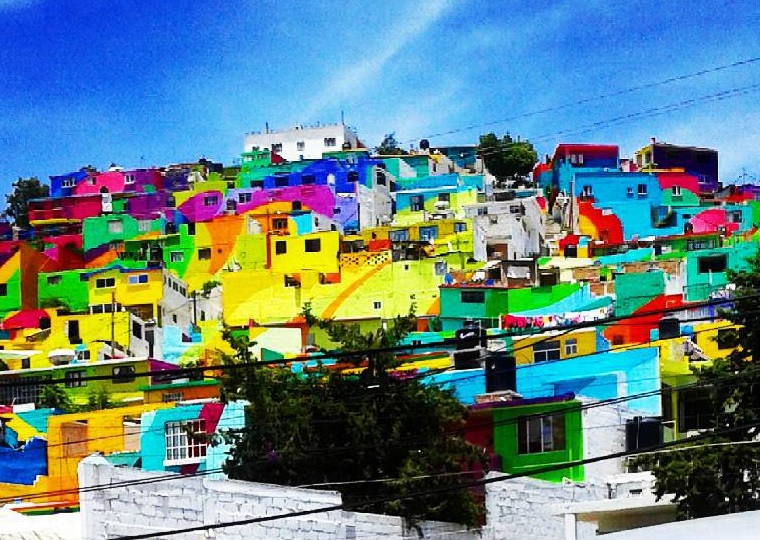 Mexikói művészek 209 házat lefestve csináltak egy gyönyörű freskót