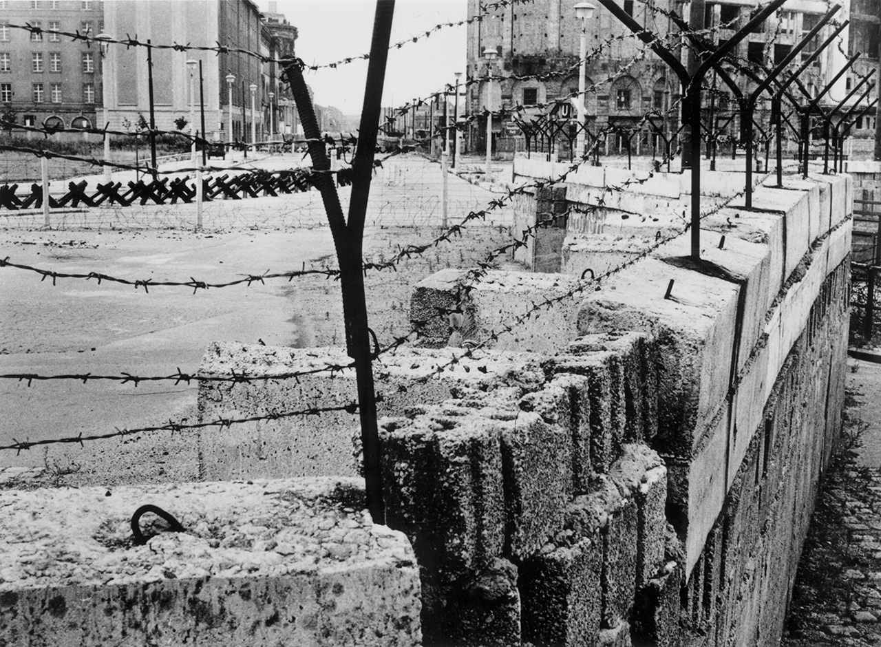 August 1962:  A section of the Berlin Wall at Potsdamer Platz maintained by the German Democratic Republic between 1961 and 1989.  (Photo by Central Press/Getty Images)