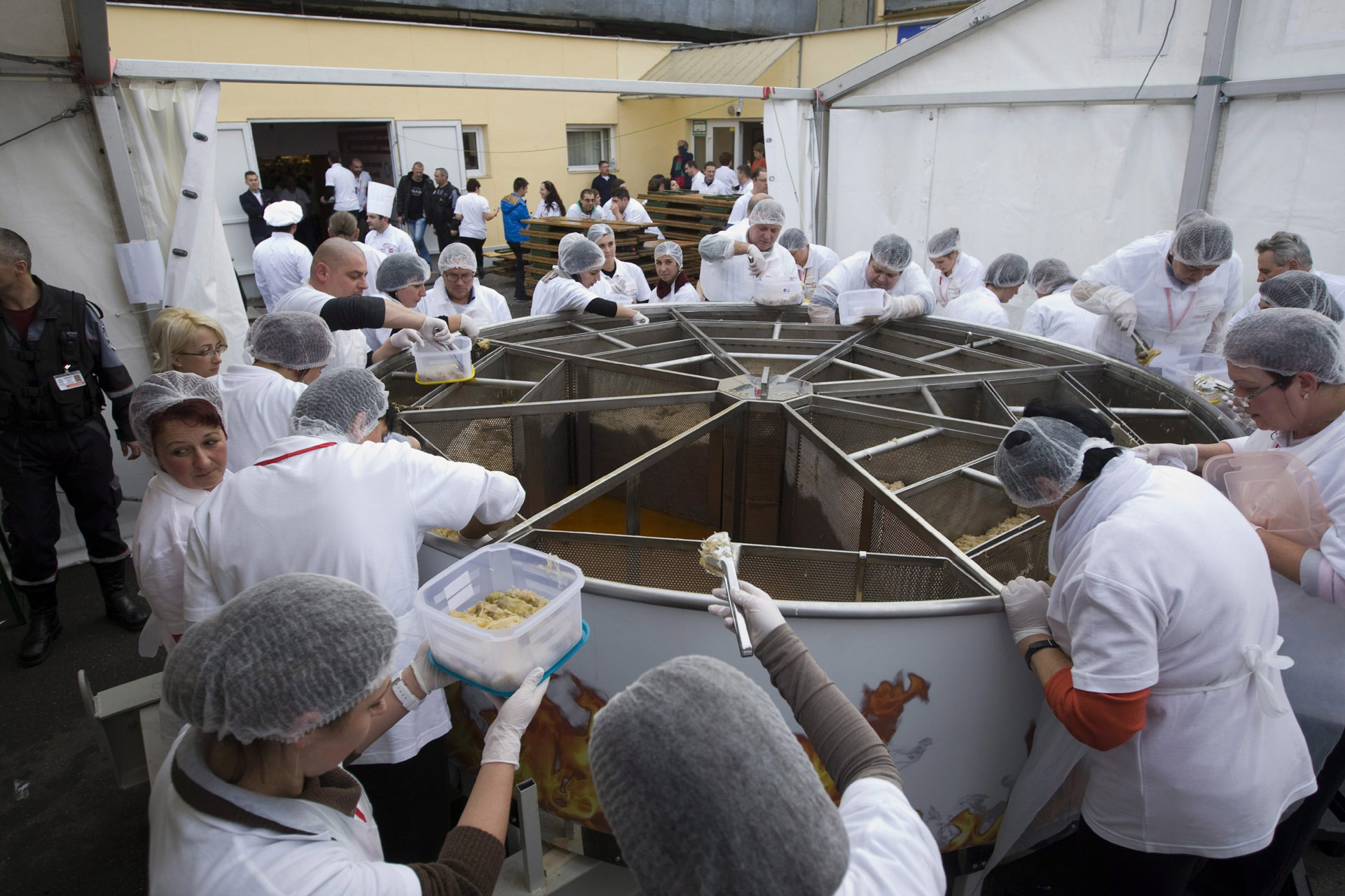 Rekordtöltöttkáposzta Erdélyben, 27104 tölteléket főztek egyszerre