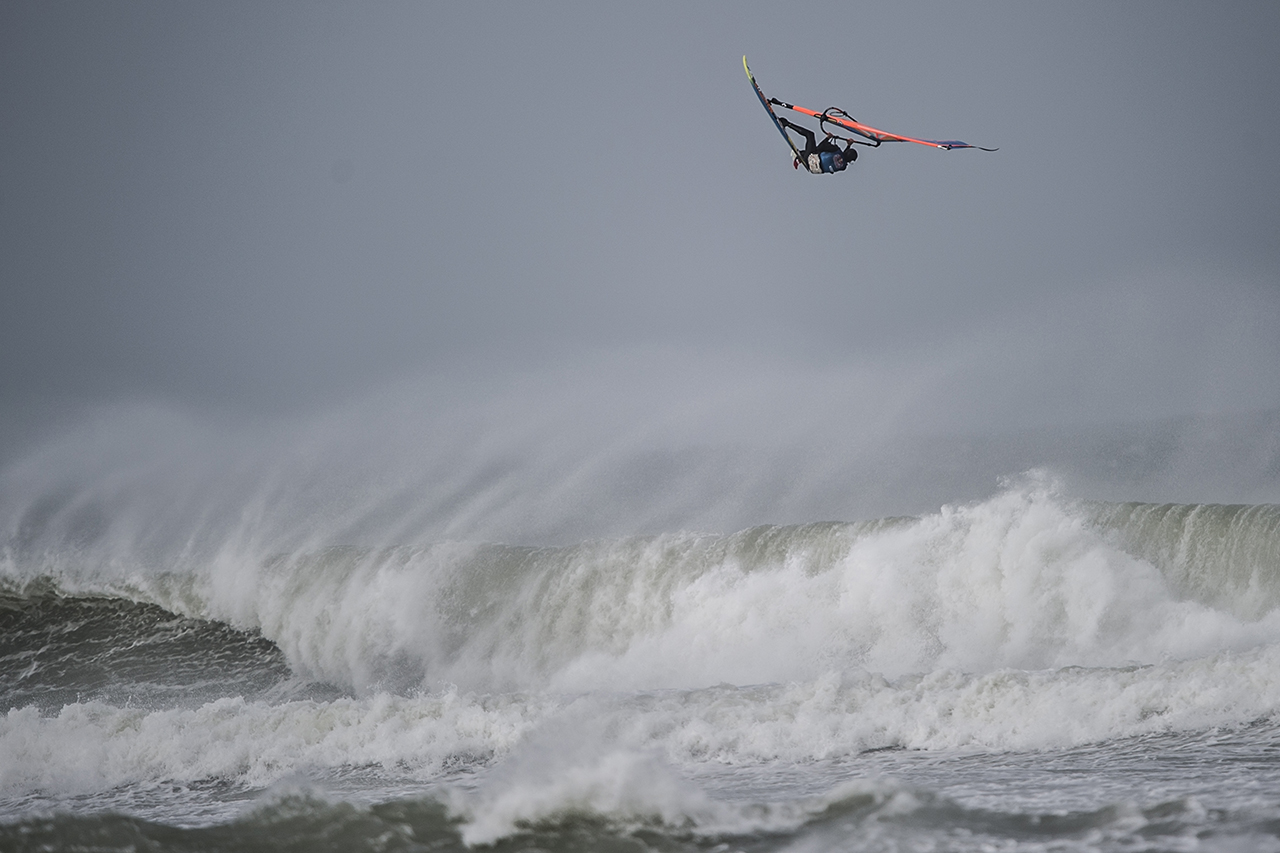 Thomas Traversa of France performs at the Mission 3 of the Red Bull Storm Chase at the Bluff in Cornwall, England on February 8 2014. // Sebastian Marko/Red Bull Content Pool // P-20140209-00255 // Usage for editorial use only // Please go to www.redbullcontentpool.com for further information. //