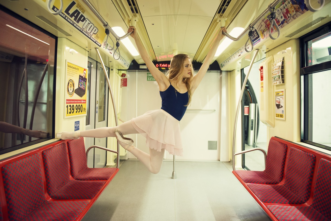 Körbetáncolják Budapestet a balerinák
