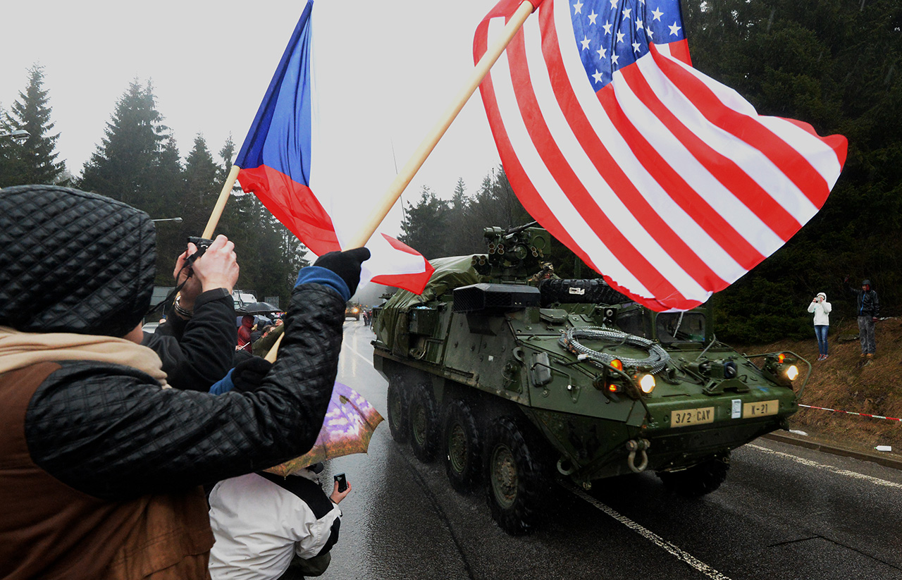 Putyin orra előtt parádéznak az amerikai csapatok