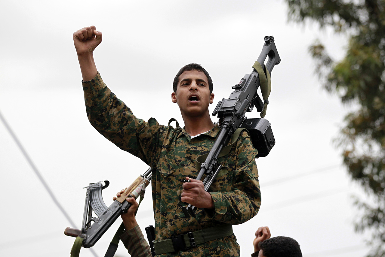 A supporter of the Shiite Huthi movement brandishes his weapon during a demonstration against the Saudi-led air strikes, in the capital Sanaa, on May 8, 2015. Saudi Arabia's foreign minister announced a humanitarian ceasefire in the Yemen conflict to start on May 12 for five days, and is subject to renewal. AFP PHOTO / MOHAMMED HUWAIS