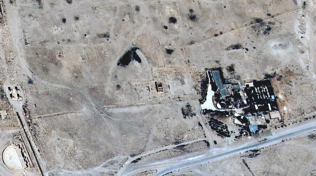 Műholdképen az ISIS palmürai pusztítása