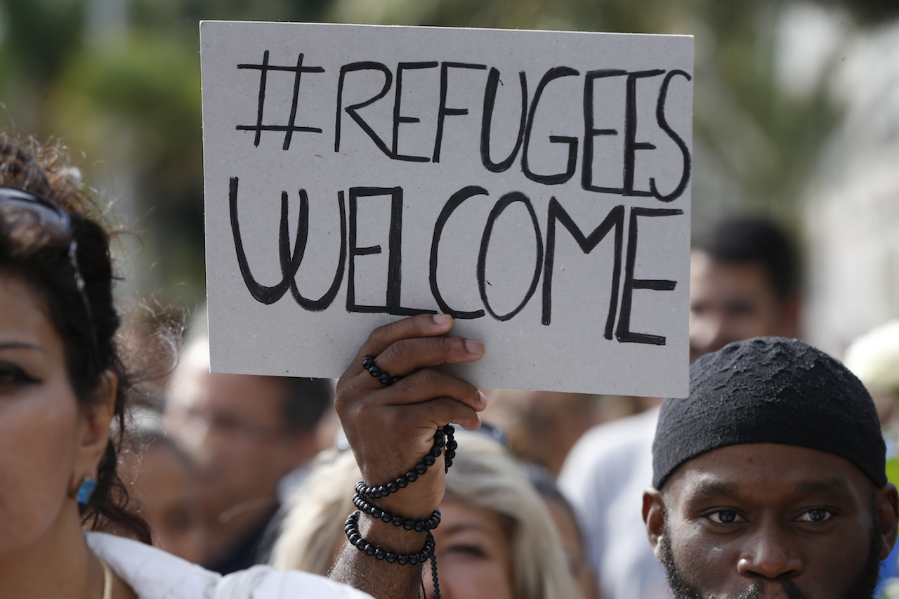 Európa szerte demonstráltak a menekültek mellett