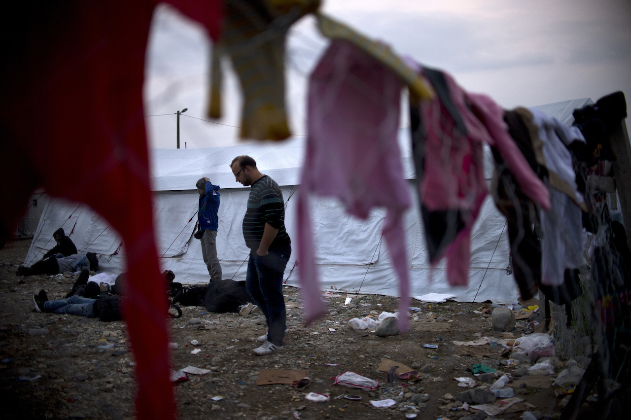 A man walks next to clothing hang on a fence of a register camp next to the Macedonian-Greek border near Gevgelija on September 24, 2015. EU ministers neared a compromise on plans to relocate 120,000 refugees at emergency talks despite deep divisions over how to handle Europe's worst migration crisis since World War II.      AFP PHOTO / NIKOLAY DOYCHINOVA man walks next to clothing hang on a fence of a register camp next to the Macedonian-Greek border near Gevgelija on September 24, 2015. EU ministers neared a compromise on plans to relocate 120,000 refugees at emergency talks despite deep divisions over how to handle Europe's worst migration crisis since World War II.      AFP PHOTO / NIKOLAY DOYCHINOVA man walks next to clothing hang on a fence of a register camp next to the Macedonian-Greek border near Gevgelija on September 24, 2015. EU ministers neared a compromise on plans to relocate 120,000 refugees at emergency talks despite deep divisions over how to handle Europe's worst migration crisis since World War II.      AFP PHOTO / NIKOLAY DOYCHINOVA man walks next to clothing hang on a fence of a register camp next to the Macedonian-Greek border near Gevgelija on September 24, 2015. EU ministers neared a compromise on plans to relocate 120,000 refugees at emergency talks despite deep divisions over how to handle Europe's worst migration crisis since World War II.      AFP PHOTO / NIKOLAY DOYCHINOVA man walks next to clothing hang on a fence of a register camp next to the Macedonian-Greek border near Gevgelija on September 24, 2015. EU ministers neared a compromise on plans to relocate 120,000 refugees at emergency talks despite deep divisions over how to handle Europe's worst migration crisis since World War II.      AFP PHOTO / NIKOLAY DOYCHINOVA man walks next to clothing hang on a fence of a register camp next to the Macedonian-Greek border near Gevgelija on September 24, 2015. EU ministers neared a compromise on plans to relocate 120,000 refugees at emergency talks despite deep divisions over how to handle Europe's worst migration crisis since World War II.      AFP PHOTO / NIKOLAY DOYCHINOVA man walks next to clothing hang on a fence of a register camp next to the Macedonian-Greek border near Gevgelija on September 24, 2015. EU ministers neared a compromise on plans to relocate 120,000 refugees at emergency talks despite deep divisions over how to handle Europe's worst migration crisis since World War II.      AFP PHOTO / NIKOLAY DOYCHINOV
