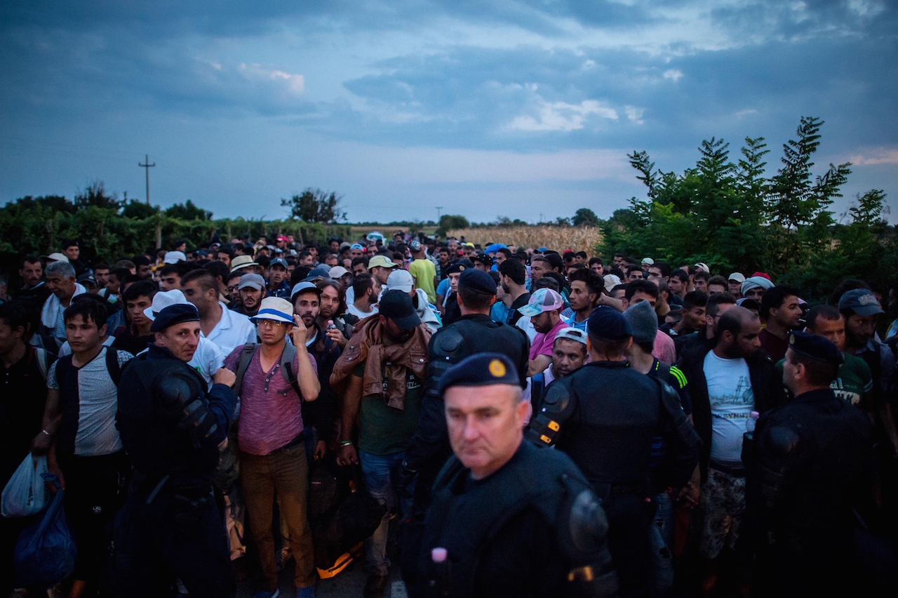 A szerb-horvát határon várakozó tömeg Bapska mellett. David Ramos/Getty Images