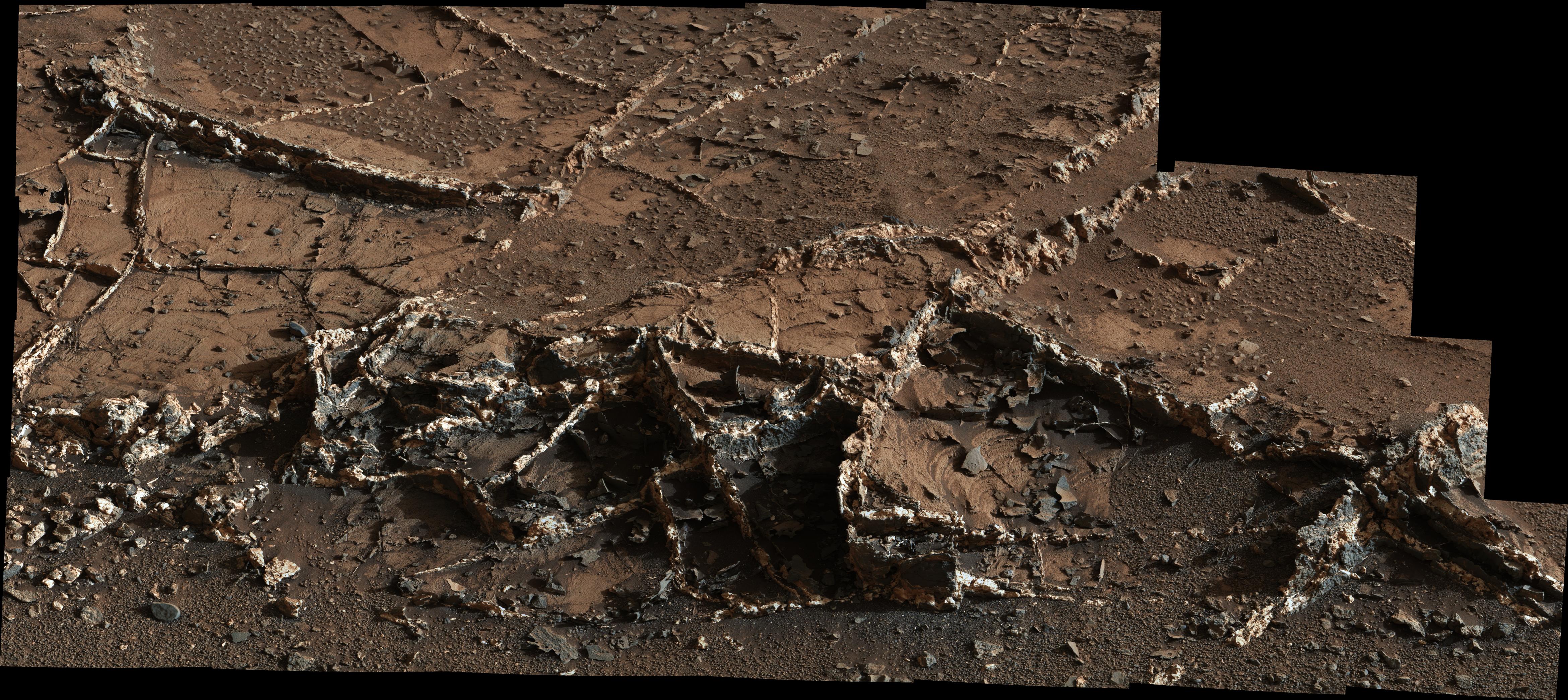 Feltűnő ásványi lerakódásokat talált a Curiosity