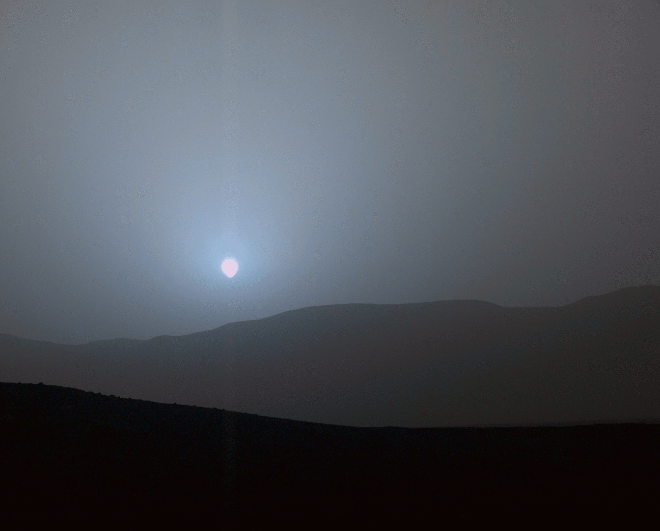 Naplementét fotózott a Curiosity a Marson