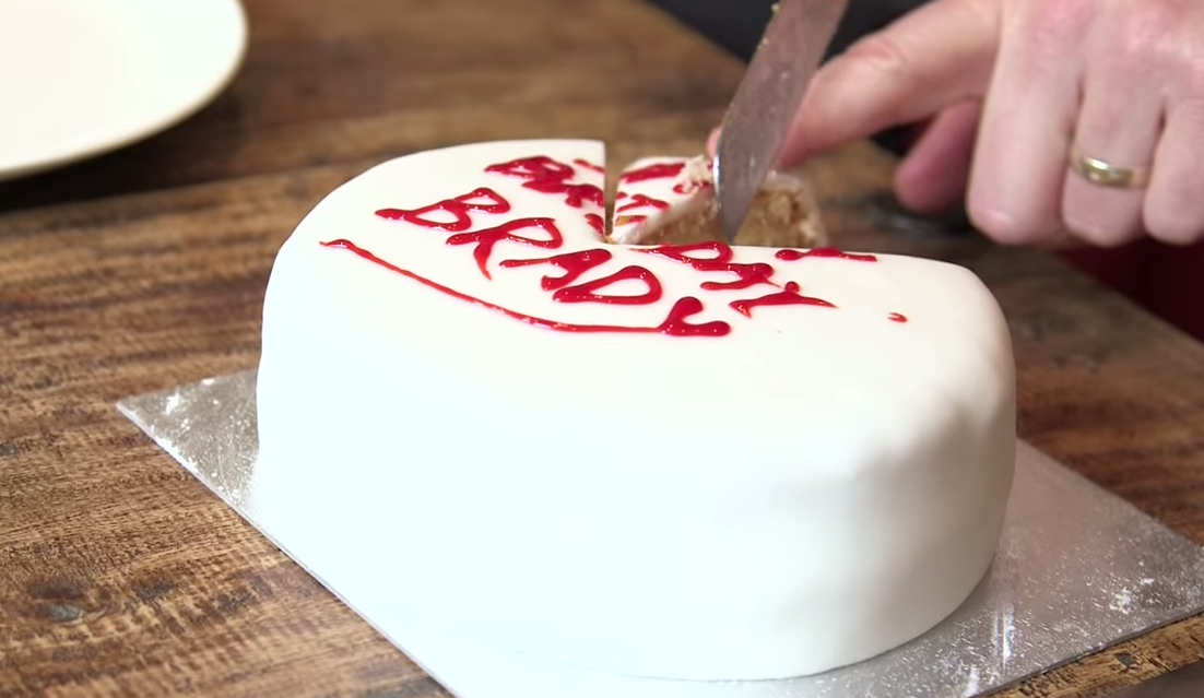 Végre kiderült, hogyan kell tudományosan alátámasztott módon felszeletelni egy tortát