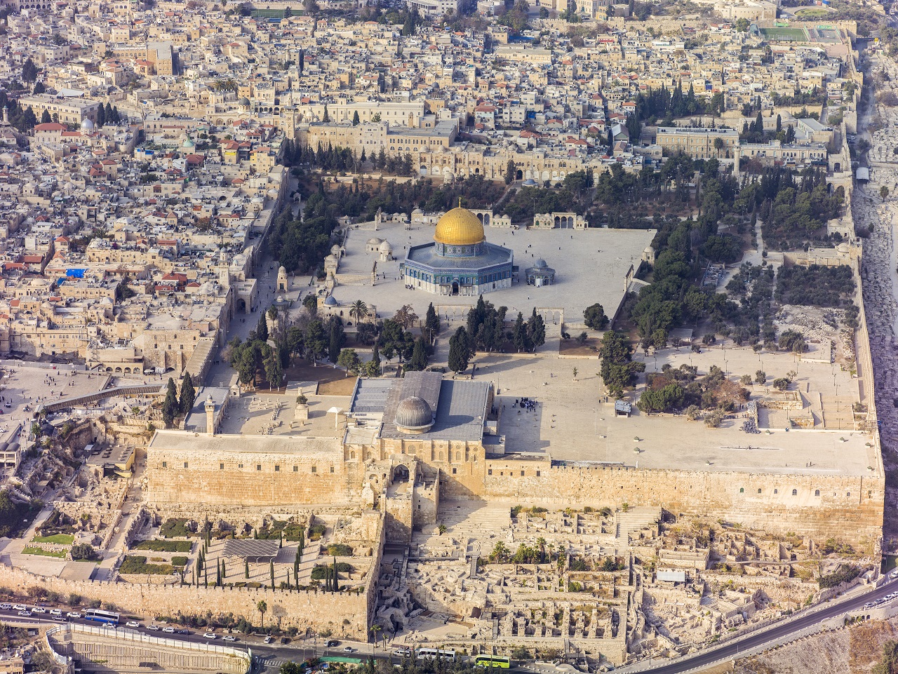 Izrael leszereli a Mecsetek terére vezető fémdetektoros kapukat