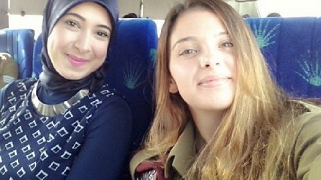 Késelés helyett szelfizés lett a para helyzetből az izraeli buszon
