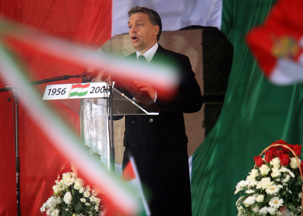 Orbán Viktor 2008-ban a budai Várban, az 1956-os forradalom 52. évfordulóján