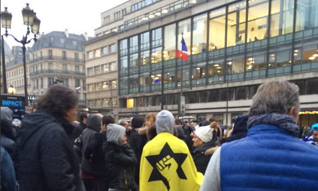 Zsidó szélsőségesek támadtak a Buzzfeed riporterére Párizsban