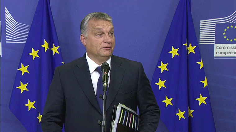 Orbán szerint a kormány nem foglalkozik ufókkal, de szívesen elolvassa a dilis ufószakértő Soros-könyvét