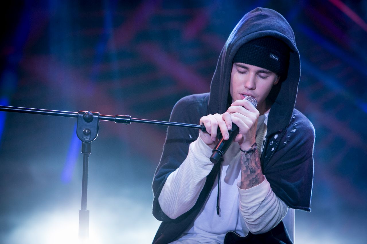 Justin Bieber egy szám után levonult a színpadról Oslóban