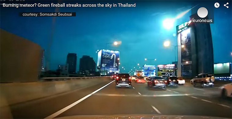 Hatalmas zöld tűzgolyó szelte át az égboltot Bangkokban